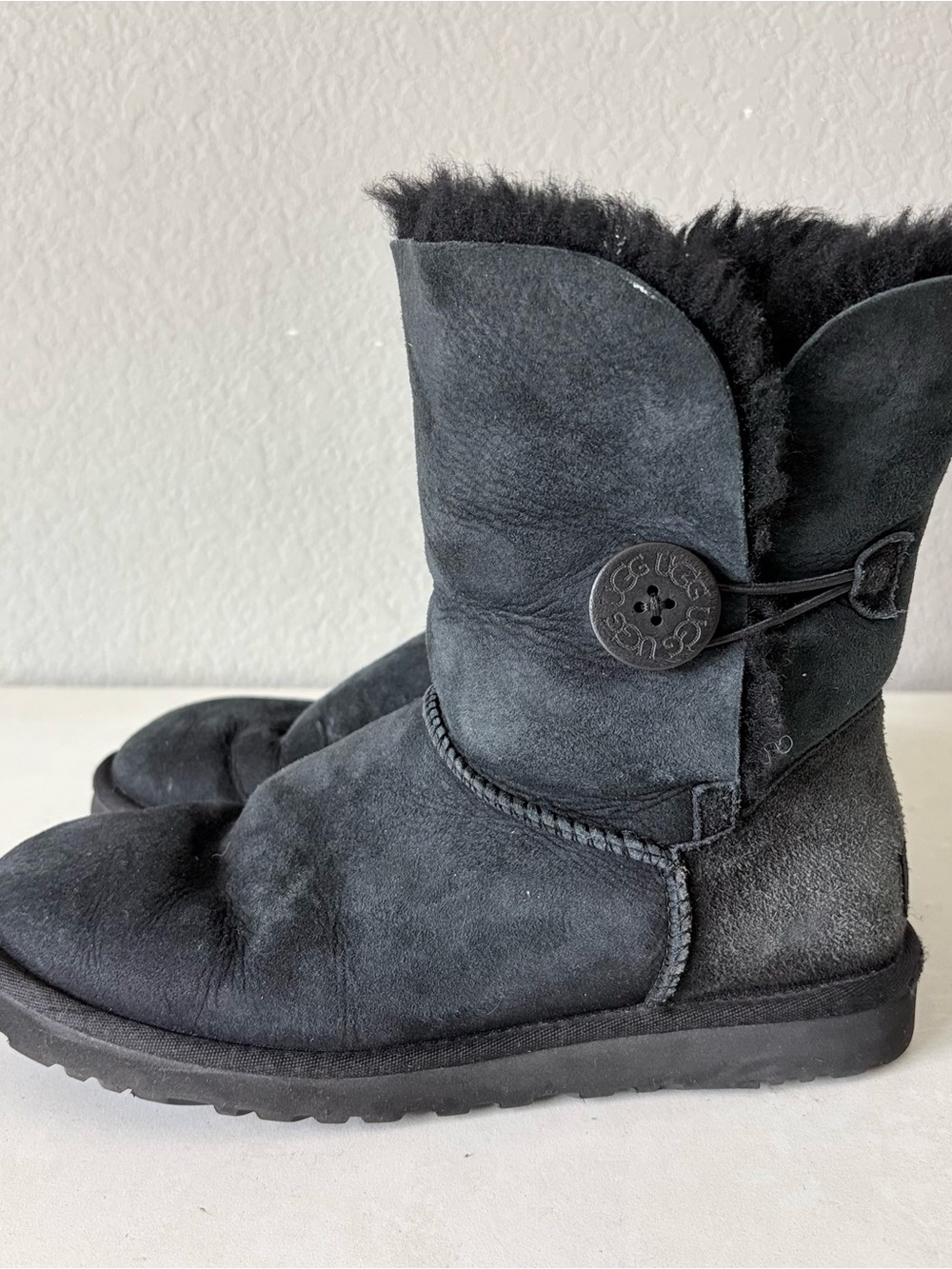 Ugg Women’s Classic Bailey Button Boots Black Suede Leather Size 8